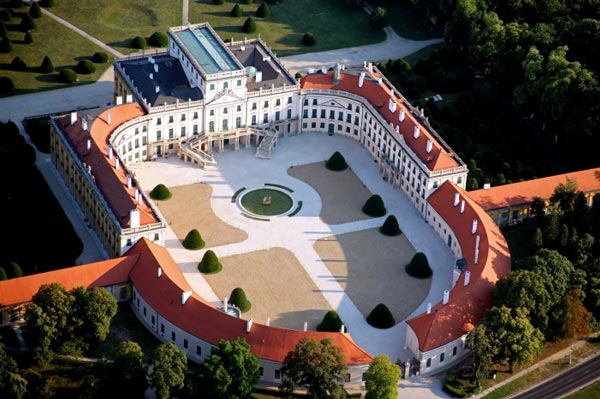 ハンガリーのエステルハーザ宮殿