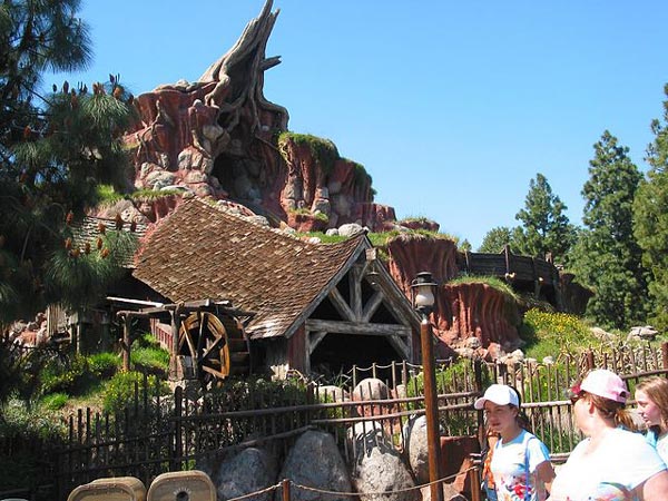 スプラッシュマウンテン Splash Mountain ディズニーランド