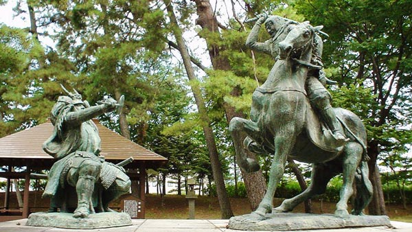 川中島の戦い 一騎討像 長野市八幡原史跡公園