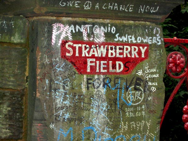 孤児院 Strawberry Fields ビートルズ・ファンの落書き