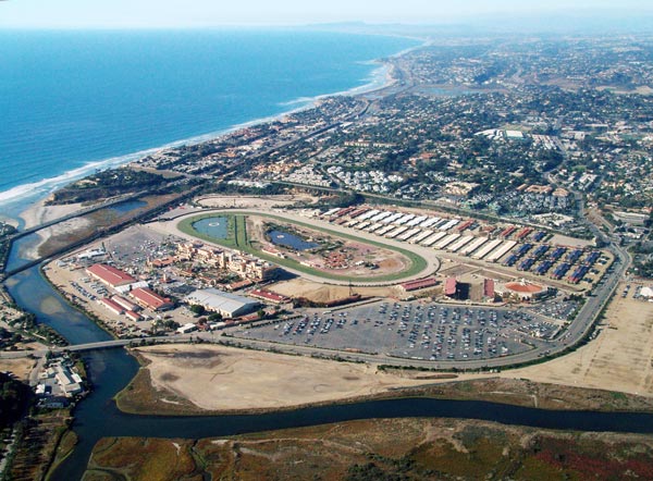 デル・マー（Del Mar）の海岸と競馬場