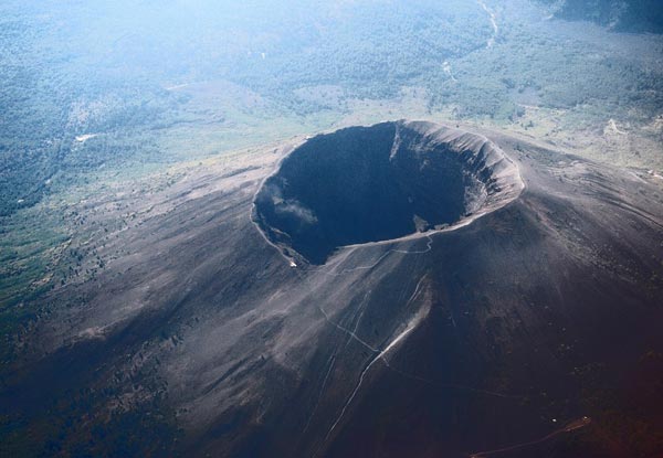 ヴェズヴィオ火山 火口 イタリア