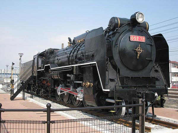 御殿場駅前のD52形蒸気機関車