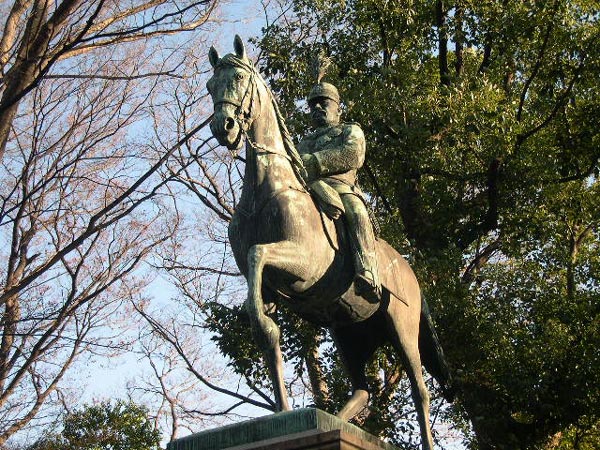 有栖川宮記念公園内の熾仁親王像