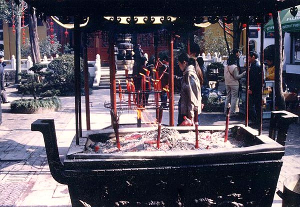 寒山寺・大雄宝殿の前庭