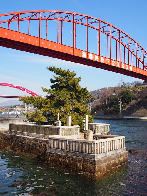 清盛塚と音戸大橋