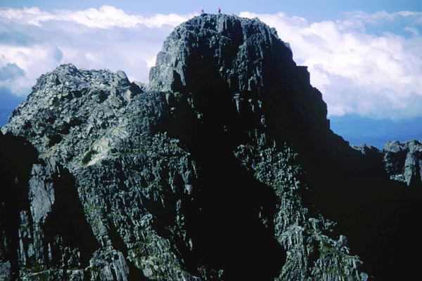 奥穂高岳山頂から望むジャンダルム