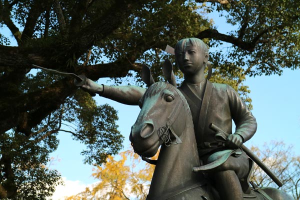 田原坂公園内 馬上の美少年像