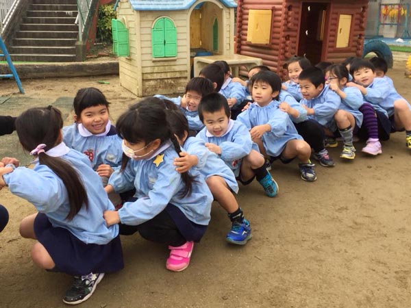 幼稚園 いもむしごろごろ 遊び