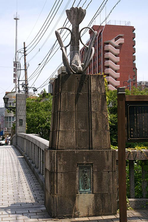 船場橋とエビ（海老）のオブジェ 熊本