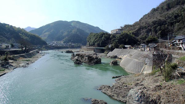 犬童球渓の故郷・熊本県の球磨川