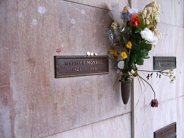 マリリン・モンローの墓（ロサンゼルス ウエストウッド メモリアルパーク