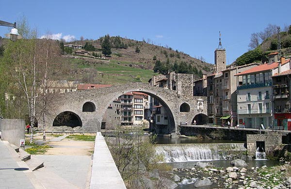 アルベニスの生まれ故郷カンプロドンの町並み(スペイン・カタルーニャ)