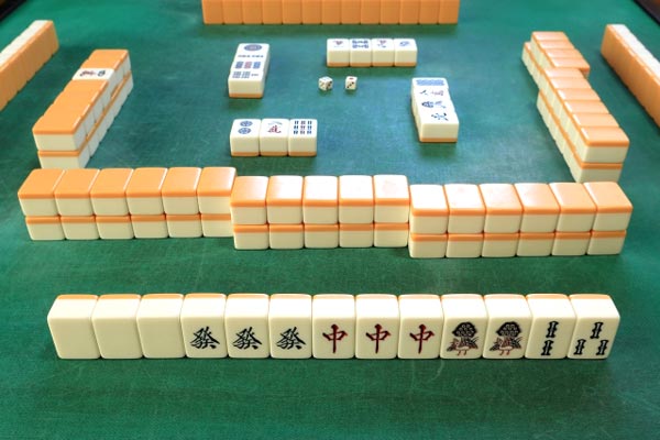 麻雀 大三元 テンパイ