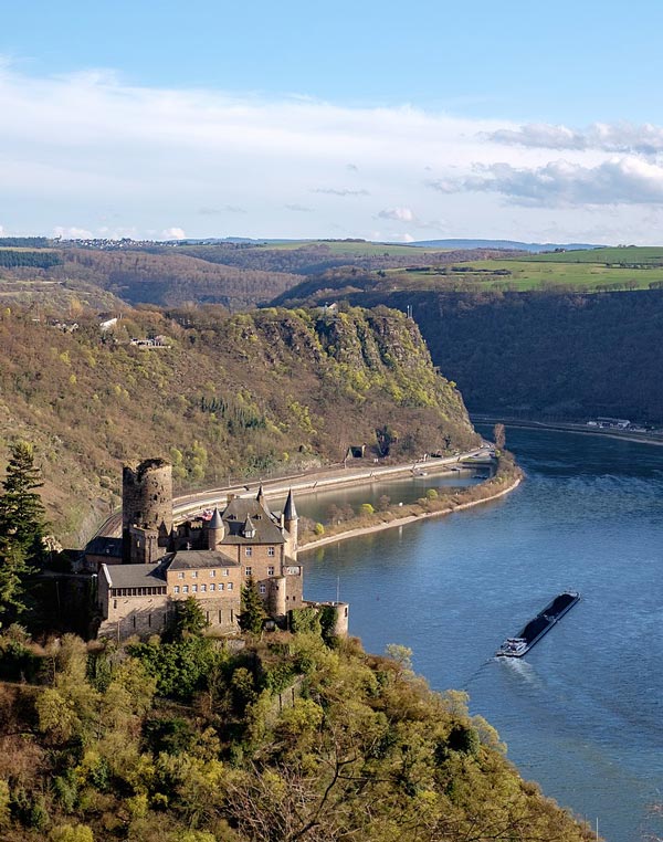 ローレライの岩山とネコ城(ブルク・カッツ Burg Katz)