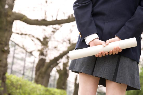 卒業ソング 卒業式を終えた女子高生