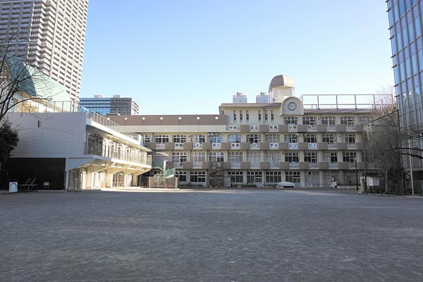 蛎殻町2丁目にある中央区立有馬小学校